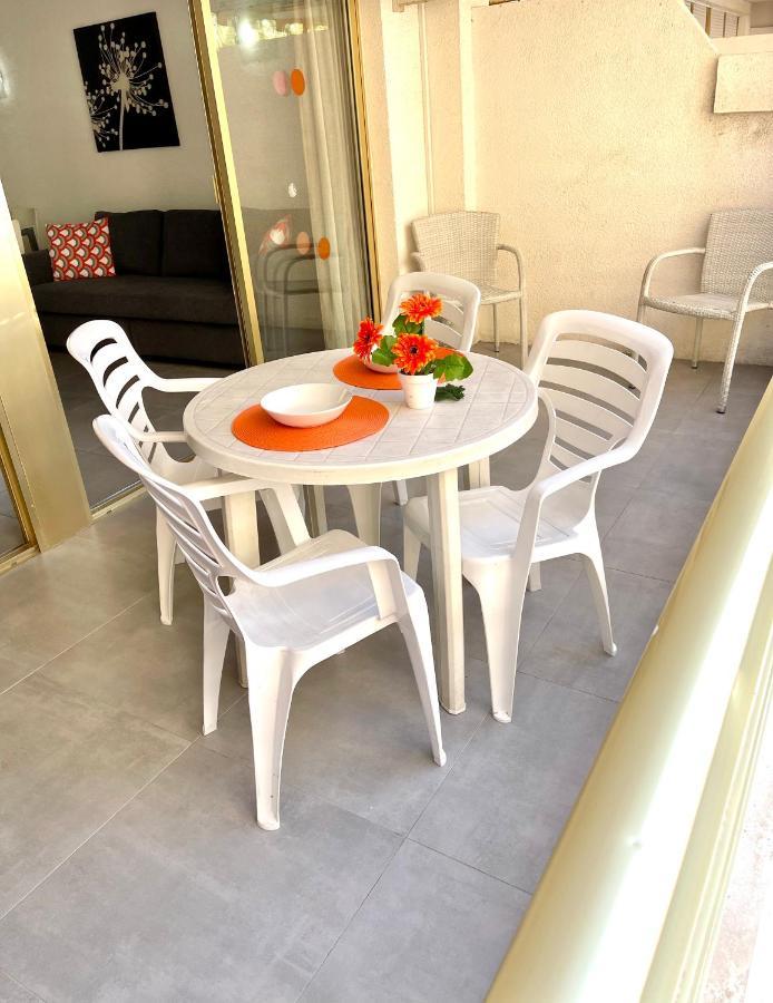 Apartbeach Novelty Climatizado Y Vistas Playa Салоу Екстериор снимка