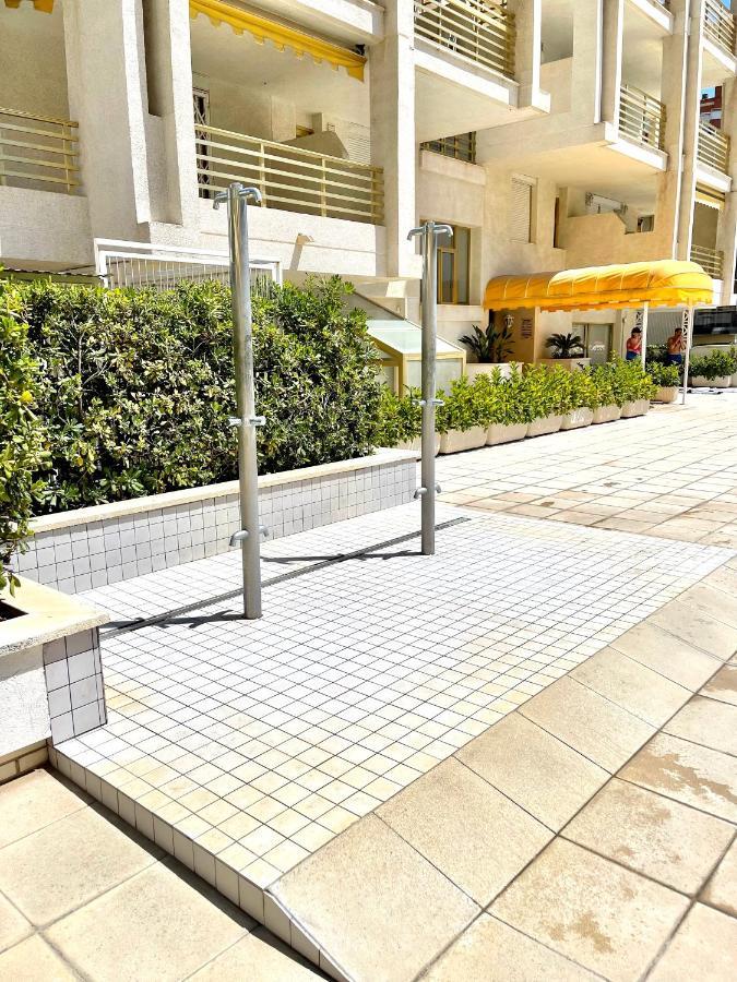 Apartbeach Novelty Climatizado Y Vistas Playa Салоу Екстериор снимка