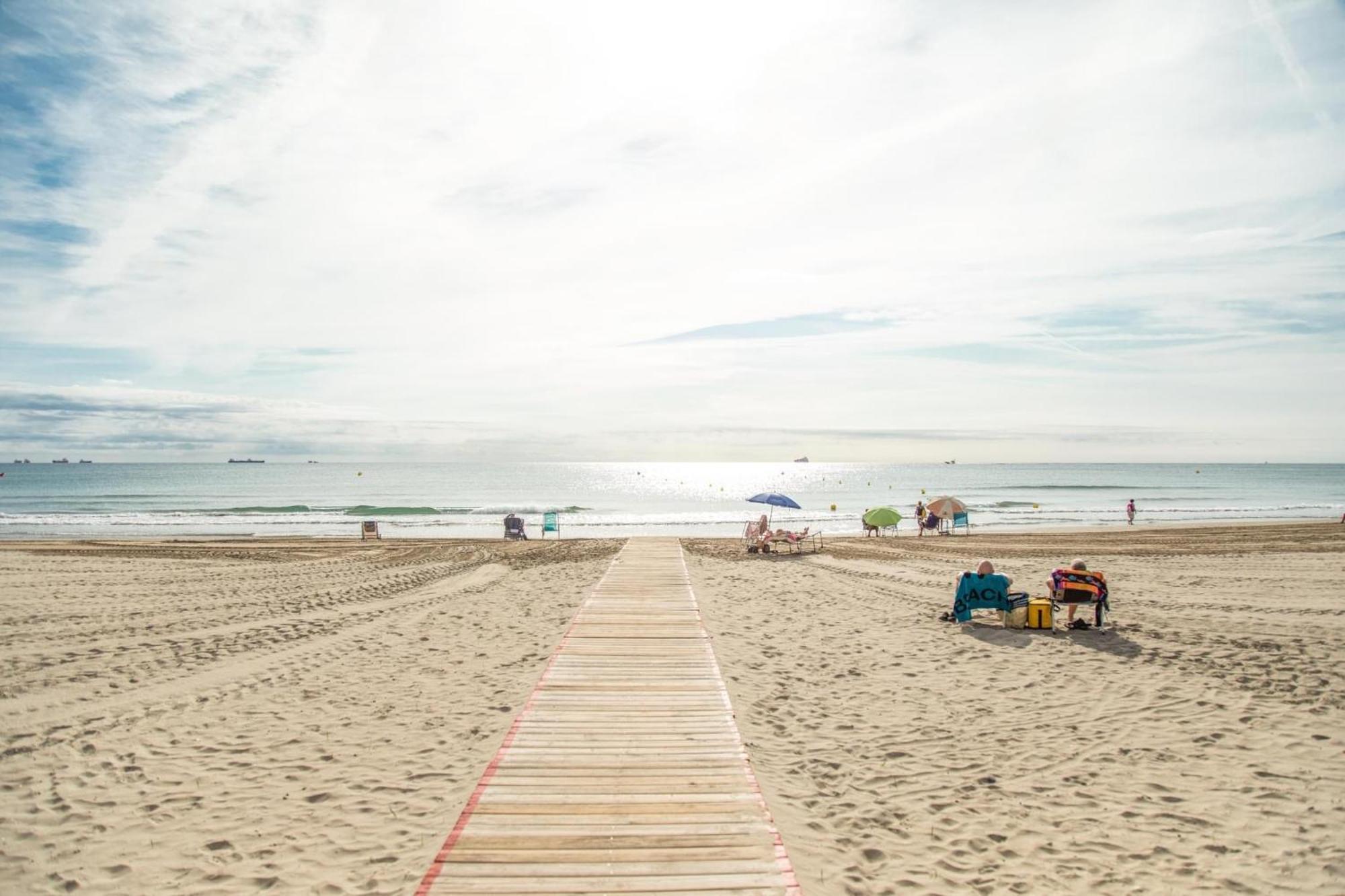 Apartbeach Novelty Climatizado Y Vistas Playa Салоу Екстериор снимка