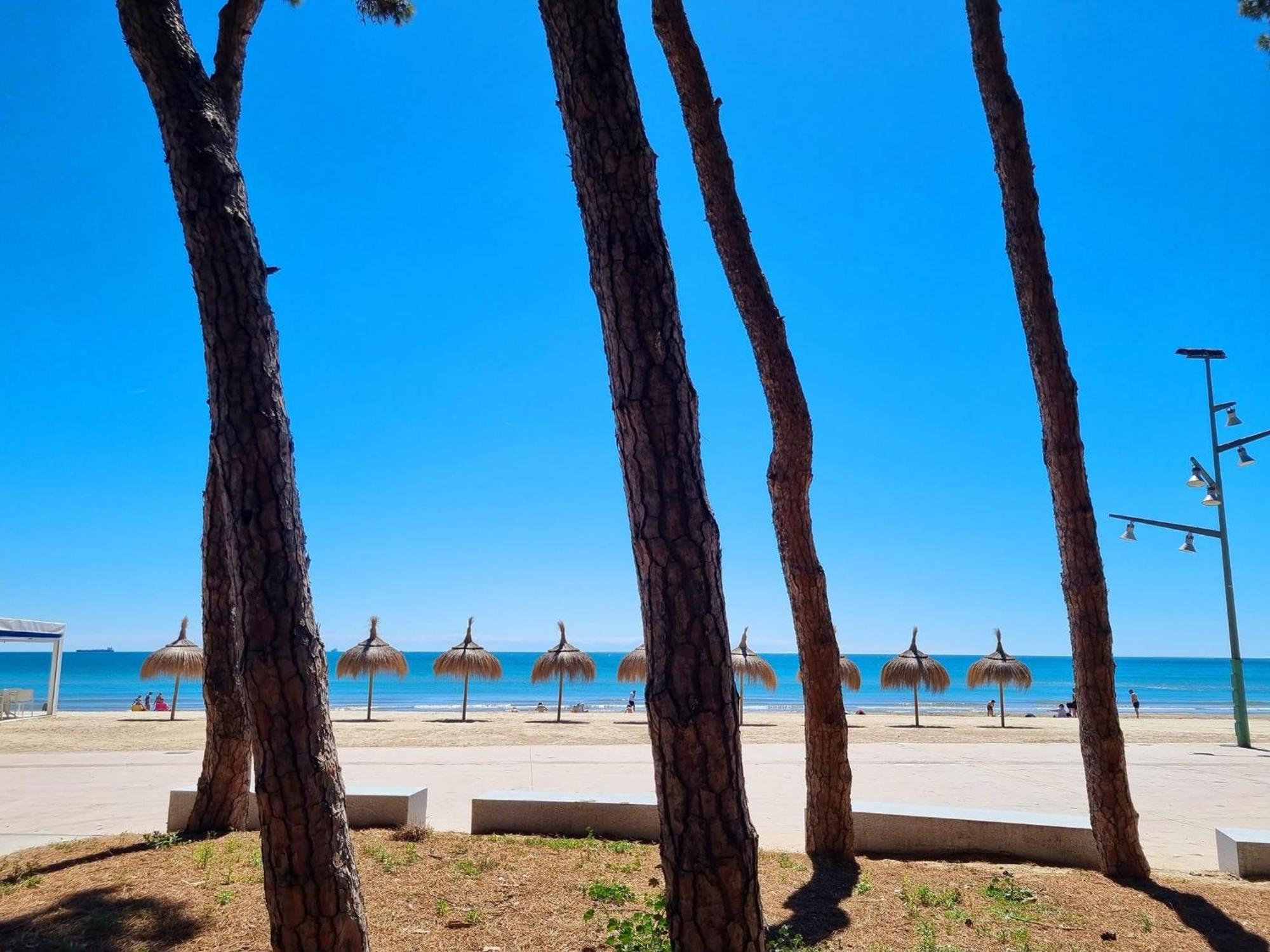 Apartbeach Novelty Climatizado Y Vistas Playa Салоу Екстериор снимка